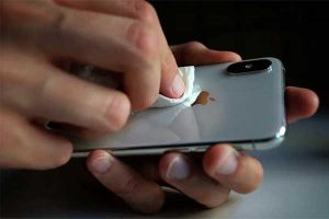 merawat smartphone