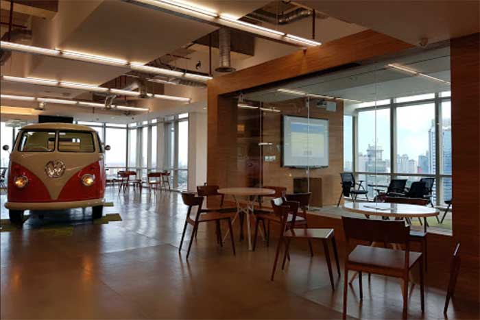Arsitektur Modern Minimalis di EF Center