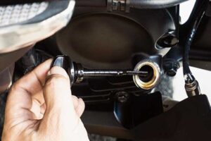 Ciri Oli Mesin Motor Matic Harus Segera Diganti