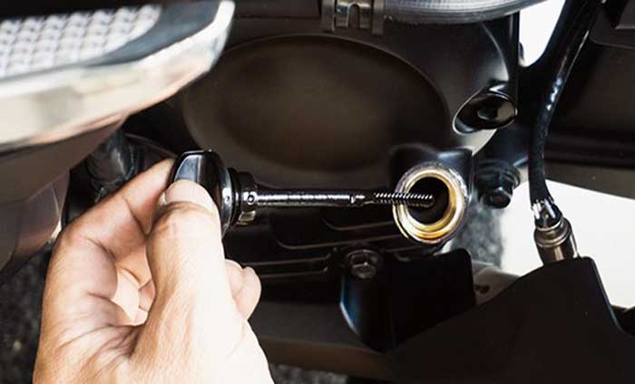 Ciri Oli Mesin Motor Matic Harus Segera Diganti