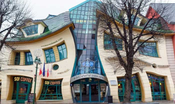 krzywy domek