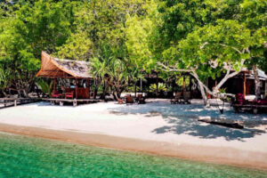 penginapan di raja ampat untuk liburan